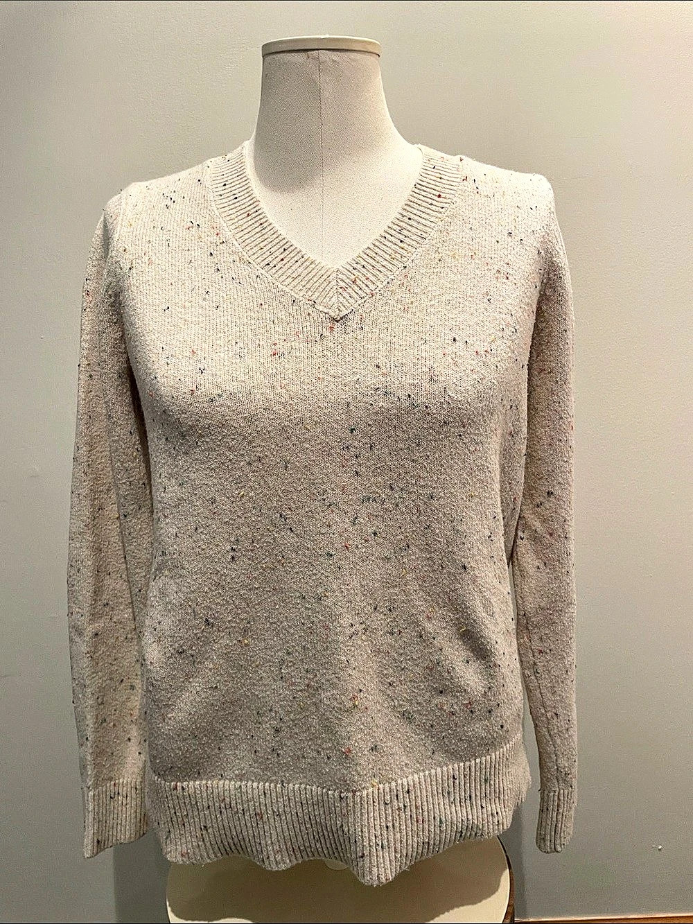 LOFT Speckled V-Neck Sweater in Cream Size XS Like New